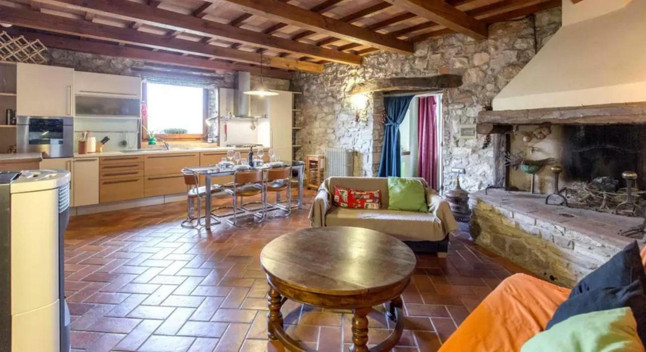 Casa Mazzocchi Vista Su Poppi Exterior foto
